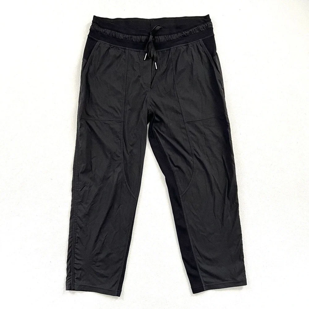 Lululemon Women Solid Black Dance Studio Mid-Rise Crop 25